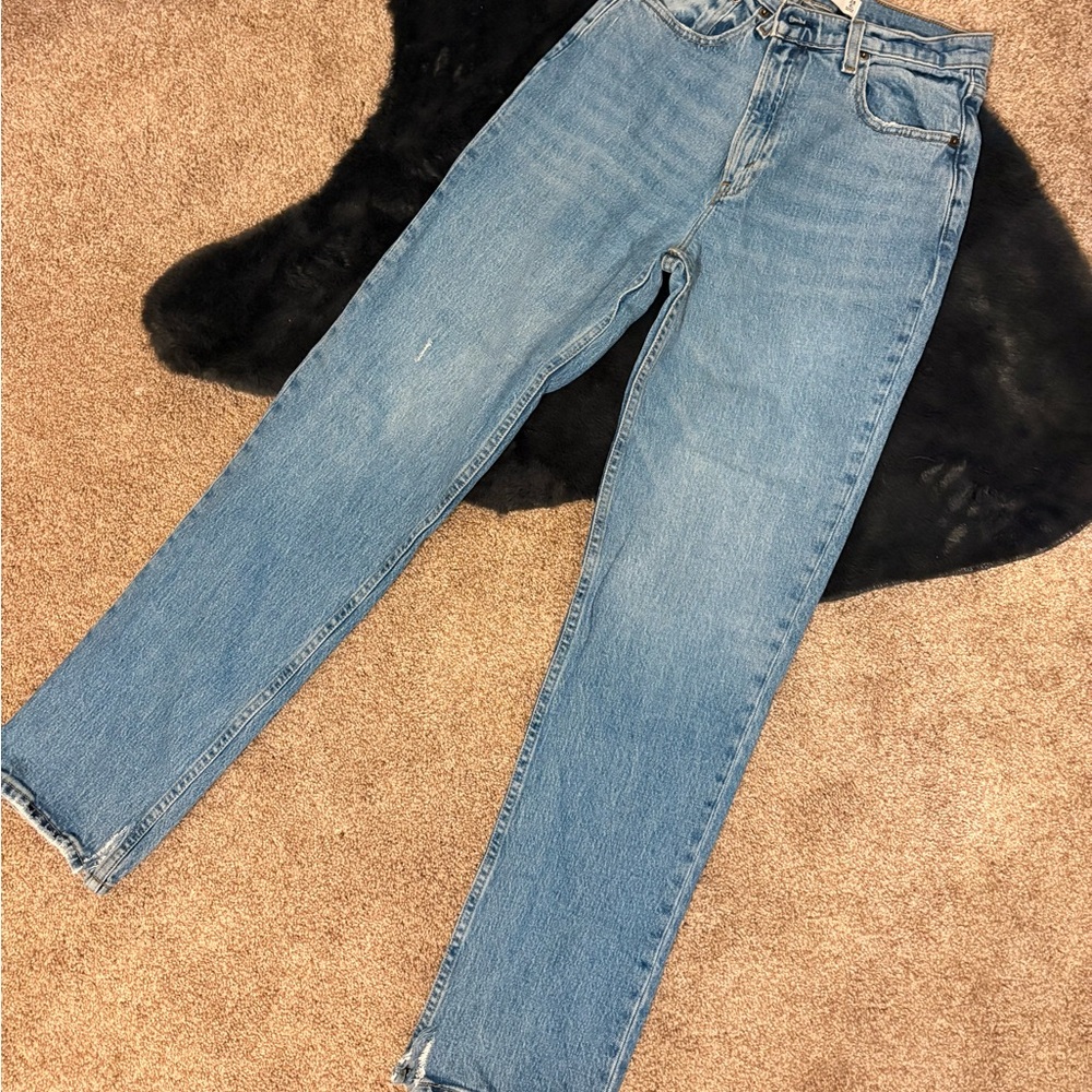 Abercrombie & Fitch Light Blue Straight Leg Jeans. Size 6 LONG!